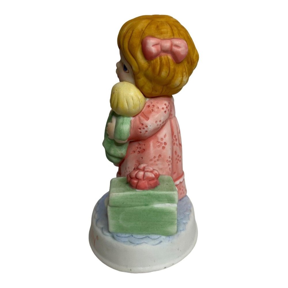Tender Memories 1990 Figurine God Bless My Dolly Christmas Birthday Avon - Picture 3 of 5